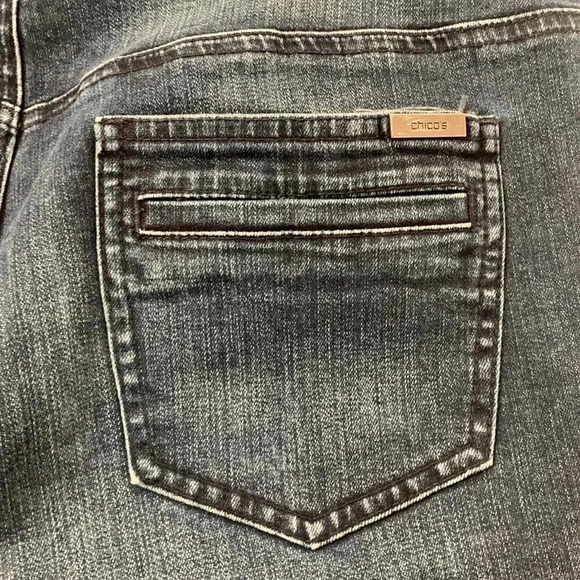 Women’s So Slimming By Chico’s Cropped Dark Denim Pants Size 0.5 EUC - Picture 6 of 8